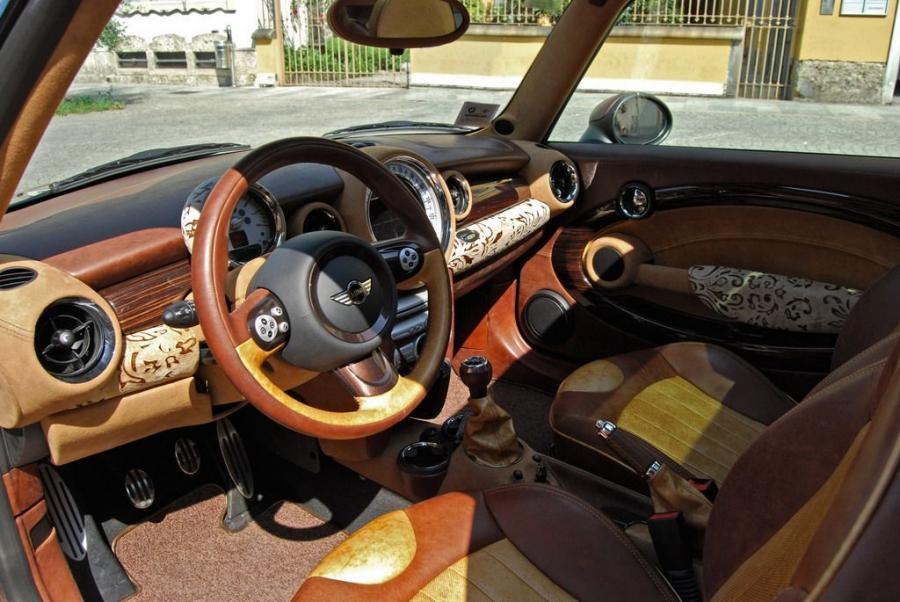  Mini Cooper Clubman Chateau 2009 года  (фото 2 из 16)